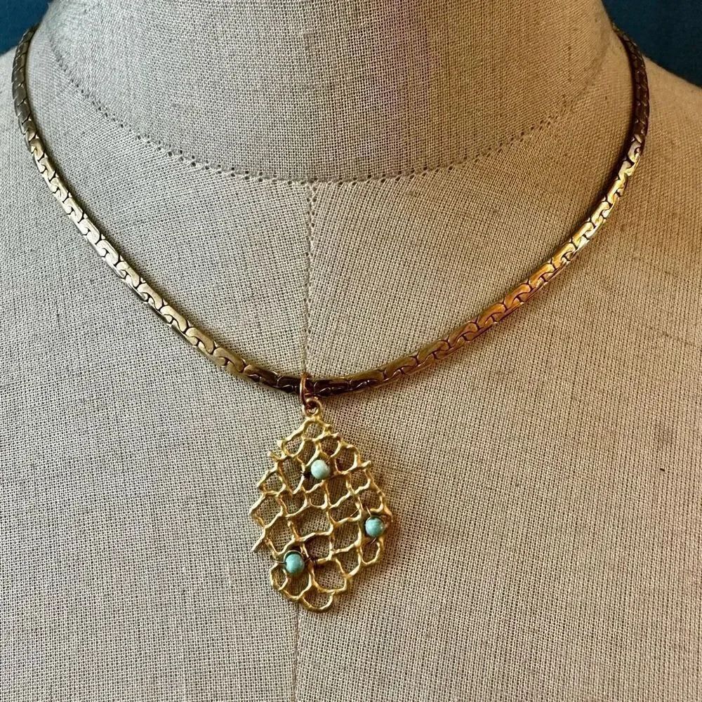 Gold tone and blue pendant necklace